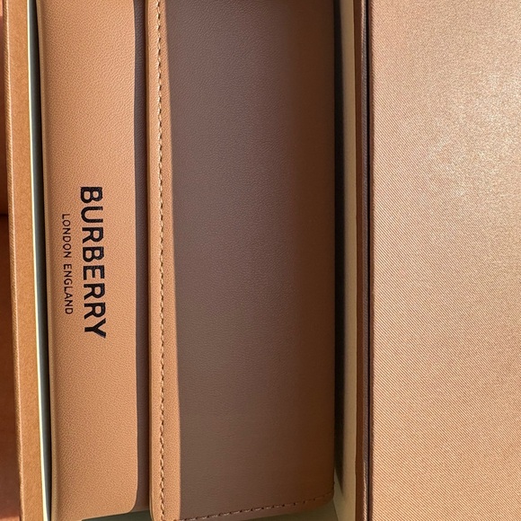 Burberry Jade Blue toddler  Kids Sunglasses - Picture 3 of 3